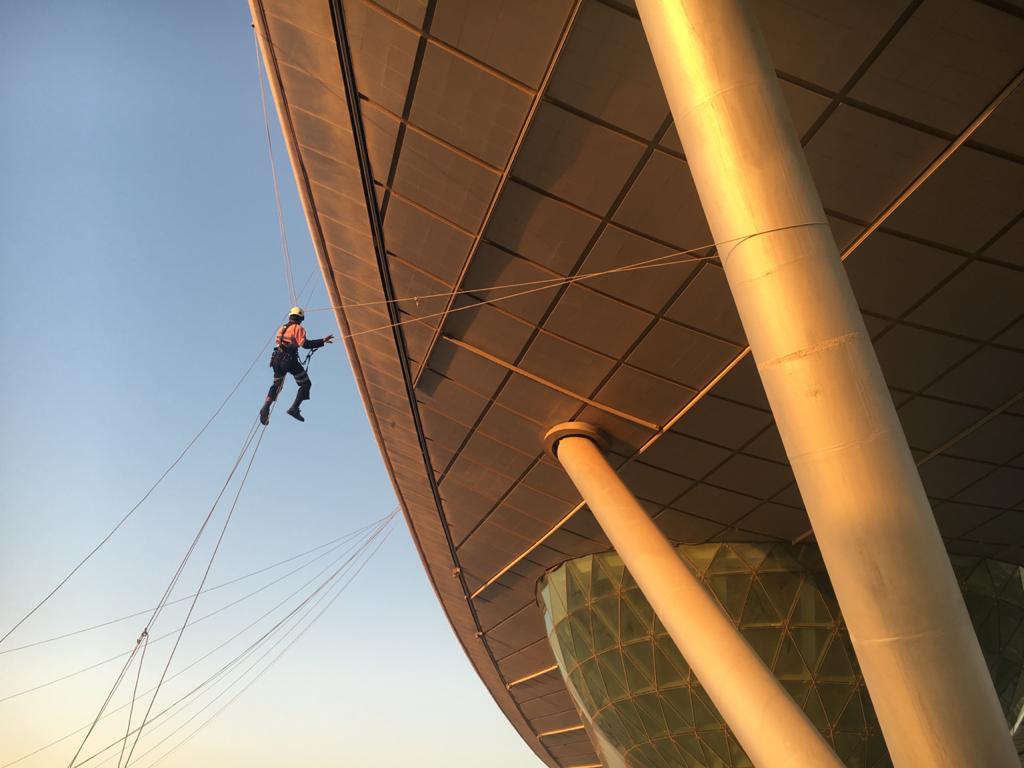 You are currently viewing Exceptional Service, Elevated: The Art of Rope Access Installation
